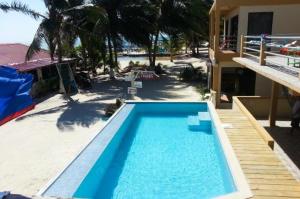 Beach Club Budget Rooms at Popeyes Caye Caulker