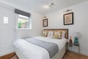 Modern Self Contained Studio Home - Charlton Kings