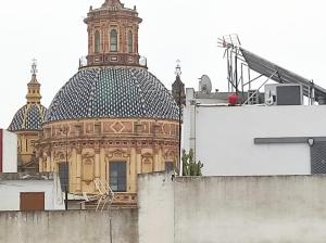 Habitación y baño en planta independiente en centro de sevilla