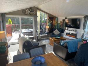 Jasmine Lodge, 2 bedroom with hot tub - Felmoor Park