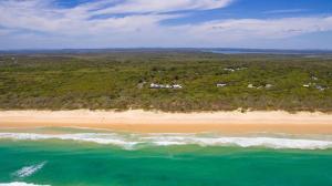 Surfside Beach House 23 Rainbow Shores Aircon Walk To Beach Pool