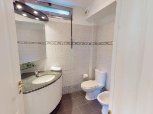 Appartements Charmant 2 pieces avec terrasse, jardin et parking dans residence avec piscine a Menton - FR-1-196-313 : photos des chambres