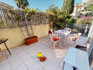 Appartements Charmant 2 pieces avec terrasse, jardin et parking dans residence avec piscine a Menton - FR-1-196-313 : photos des chambres
