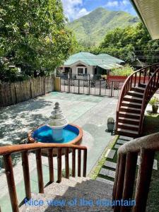 La Famille Guesthouse Pundaquit Mountain view and walking distance to beach