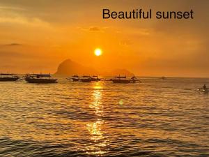 La Famille Guesthouse Pundaquit Mountain view and walking distance to beach