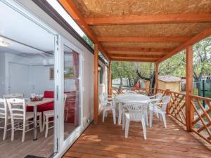 Mobile home in Camping Paklenica, Starigrad, at the beach 