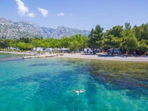 Mobile home in Camping Paklenica, Starigrad, at the beach 