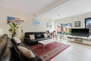 Black Dolphin Waterfront Apartment - Newhaven