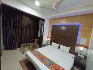 Rapid Lakme Executive Hotel