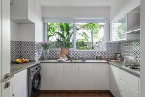 El Reino 2&3BHK Apartments, 5 Mins to Casino & 10 Mins to Candolim, with Pool & Kitchen, Wifi, Security