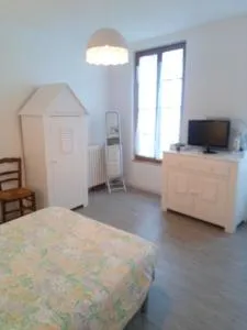 vieux-Cognac, chambre avec sa salle de bain privative - Javrezac