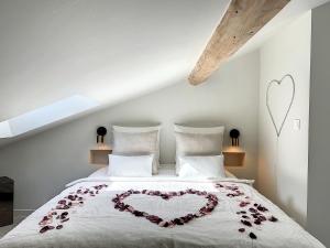 Appartements Cocon Blanc calin - Jacuzzi privatif - Love Room a Saint Etienne : photos des chambres