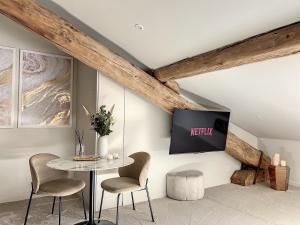 Appartements Cocon Blanc calin - Jacuzzi privatif - Love Room a Saint Etienne : photos des chambres