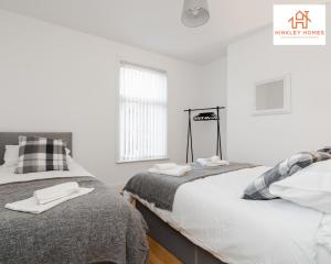 2 Bedroom House Liverpool- Large & Cosy- Sleeps 5 By Hinkley Homes Short Lets & Serviced Accommodation