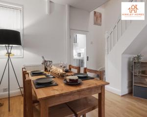 2 Bedroom House Liverpool- Large & Cosy- Sleeps 5 By Hinkley Homes Short Lets & Serviced Accommodation