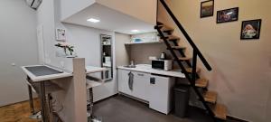 6-Pack Apartment in the Party District