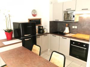 Appartements LE PIERANI - A 90m de la mer : photos des chambres