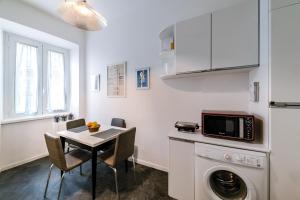 Saint Peter House Station