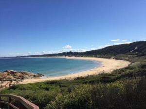 Luxe Homestay 4 BEDROOM Option at 6 OClock Shadows