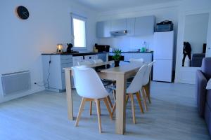 Appartements CALYPSO- Grand T3 - Arrivee Autonome - Parking & Wifi gratuit : photos des chambres