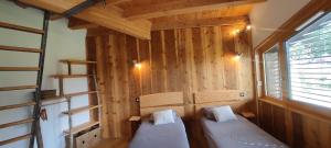 Lodges Bulle de Bois, ecolodge insolite avec spa privatif au milieu des volcans - Bulles d'Herbe : photos des chambres