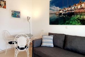 Apartment with large terrace, 10 meters from Playa de las Burras