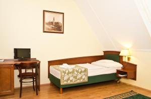 Classic Triple Room room in Hotel Klastrom