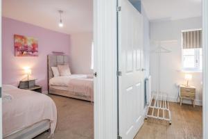 Spacious Stay I 5 BDR House with Modern Amenities I Parking I WiFi