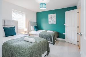 Spacious Stay I 5 BDR House with Modern Amenities I Parking I WiFi