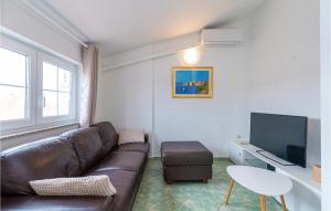 Beautiful apartment in Zadar with WiFi and 2 Bedrooms