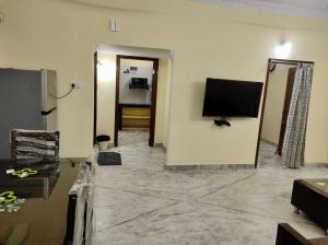 Home to explore Food, History & Shopping