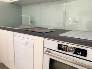 T3 Rénové avec Climatisation, Piscine & Parking à 100m de la Mer - FR-1-607-24