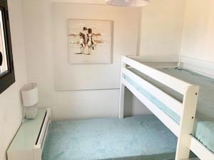 T3 Rénové avec Climatisation, Piscine & Parking à 100m de la Mer - FR-1-607-24