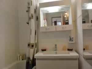 Villa mitoyenne T3 avec piscine et parking - FR-1-607-49