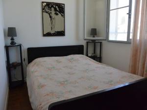 Villa mitoyenne T3 avec piscine et parking - FR-1-607-49