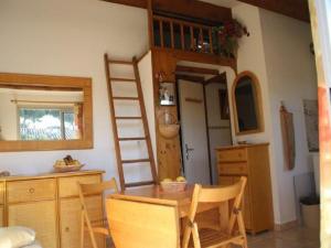 Villa T2 climatisée avec terrasse dans la pinède - FR-1-607-87