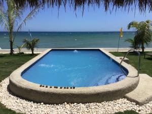 BambooBeachVilla2 AC NEW OCEANFRONT POOL sunsetview garden kitchen SATELLITE STARLINK WI-FI