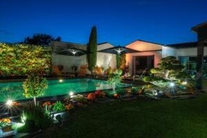 Villas ღ Villa des Astres 850 m2 - Piscine, Jacuzzi, Sauna, Hammam, & Salle de Cinema : photos des chambres