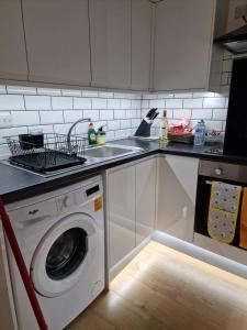 Balco Sherwood Apartment - 2 Bedrooms, 5 beds - Sky tv and internet