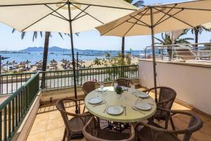 Fabulous apartment with beach views in Puerto Pollensa by Renthousing