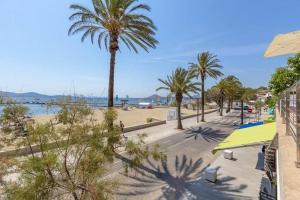 Fabulous apartment with beach views in Puerto Pollensa by Renthousing