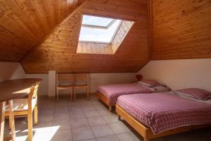 Maisons de vacances Exceptional view of the Serre-poncon lake, Embrun beach and mountains : photos des chambres