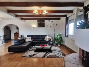 Deanna Magnifique villa vue mer situé à 1,5 Km de la plage