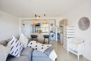 Designer Beachfront Apartment in Big Bay with swimming pool- 2 bedroom, 1 Azure