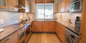 One Bedroom Apartment - fully equipped Waterfront based, Va Marina Residential