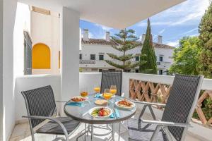 797 Holiday Rentals - Apartamento frente al Parque la Paloma con piscina