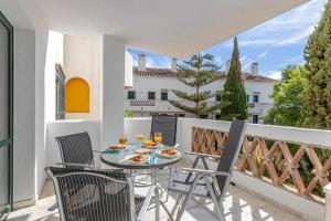 797 Holiday Rentals - Apartamento frente al Parque la Paloma con piscina