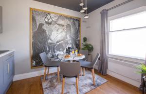 Bateman, modern City centre apartment sleeps 6