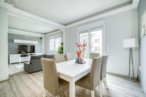 Charming Contemporary 2 bedroom apartment