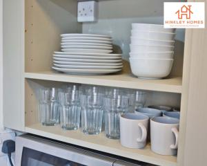 Centrally Tucked Away Private 4bed - Free parking! By Hinkley Homes Short Lets & Serviced Accommodation